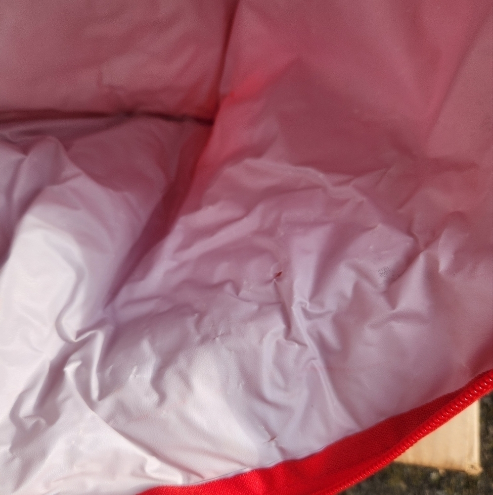 Red Cooler - Picture 3 of 12